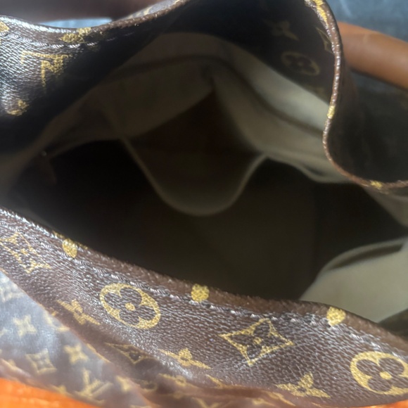 Louis Vuitton Artsy MM - Picture 8 of 10